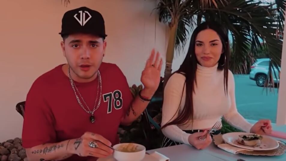 Kimberly Loaiza y Juan de Dios Pantoja