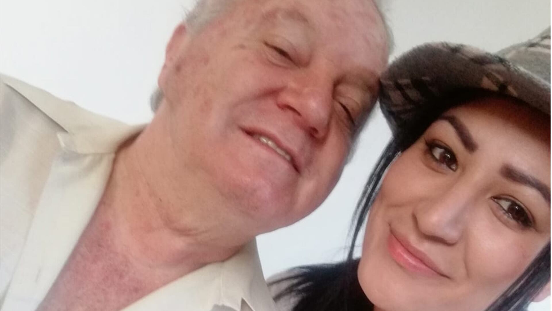 Sergio DeFassio con su novia Adriana Mora.