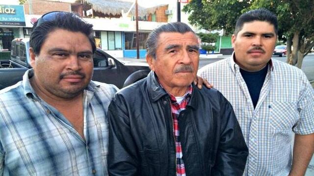 Don Jorge con sus dos hijos.