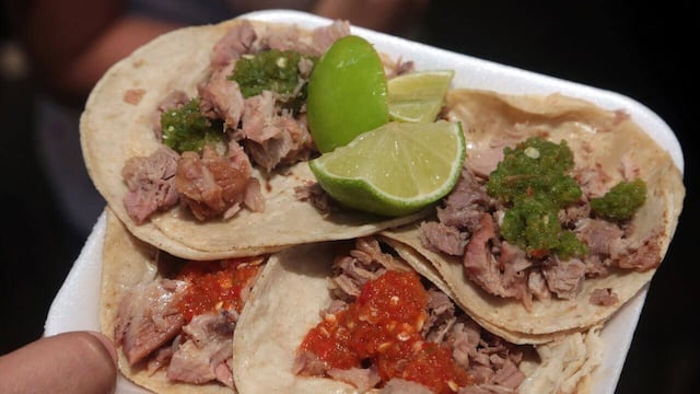 Tacos de carnitas... o podrían elegir ¡tacos, tacos de canasta, tacos!