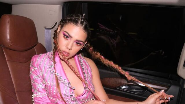 Danna Paola invita a quedarse en casa