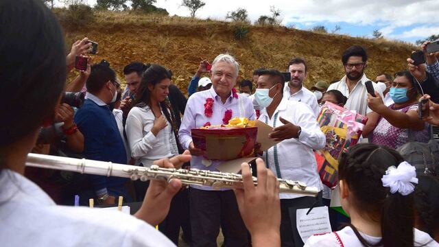 AMLO asegura que “la voz del pueblo no es la voz de Dios”