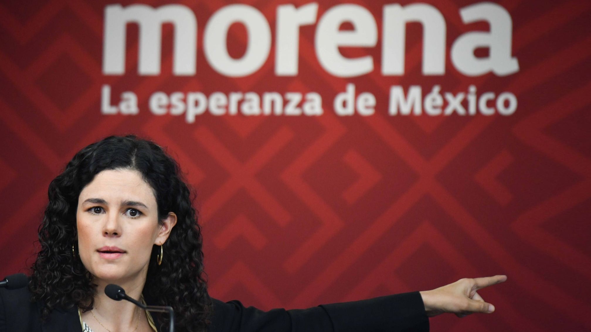 Morena justificaría salida de Luisa Alcalde por “motivos de salud”