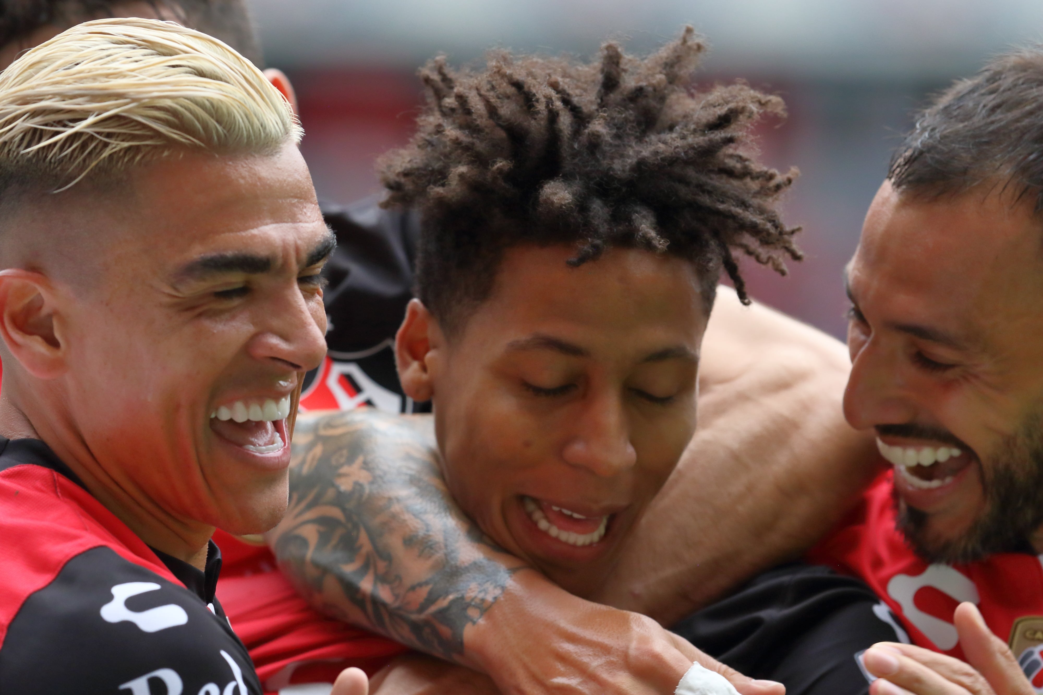 Ozziel Herrera anota el 1 a 0 para el Atlas FC.