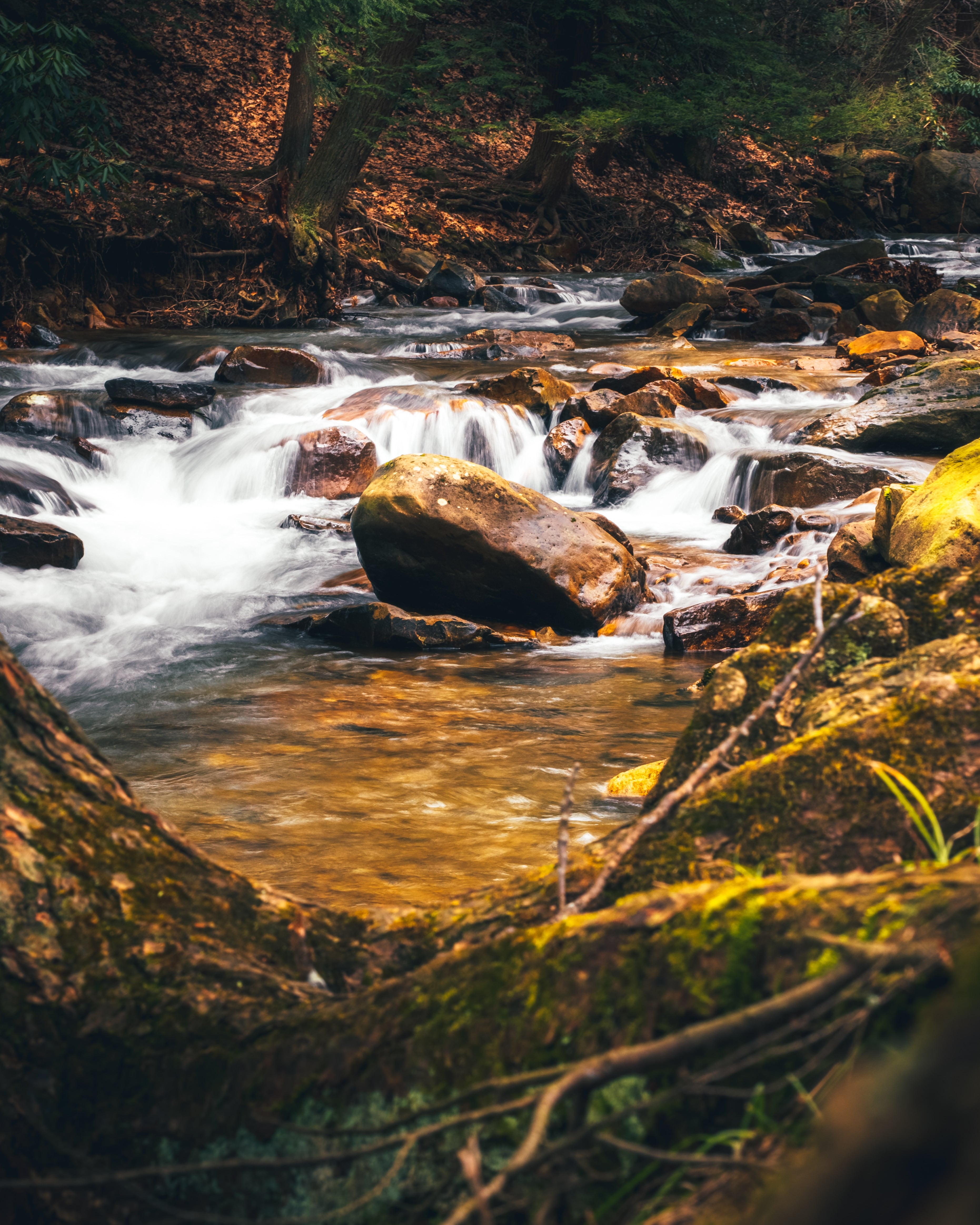 Soñar agua limpia corriendo tiene varios significados