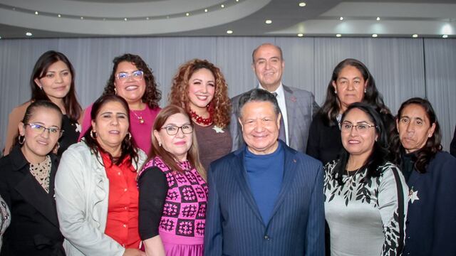 'Calidad y calidez': Julio Menchaca reconoce labor de educadoras en Hidalgo