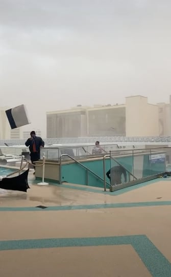 Colchón "vuela" con fuerte viento