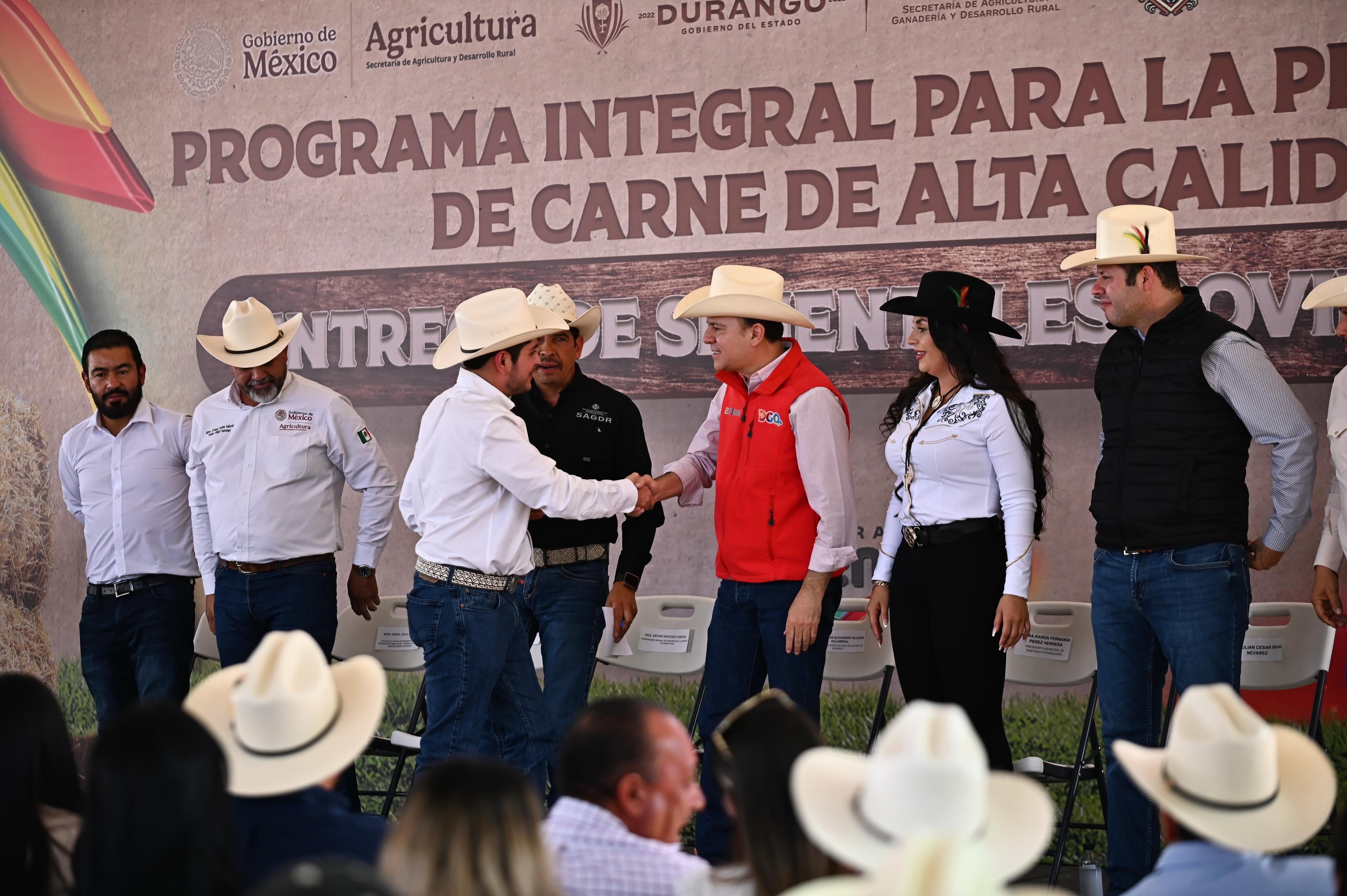 Esteban Villegas reafirma su compromiso con la entrega de sementales de calidad a productores de Durango