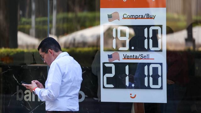 Más de 20 pesos por unidad de dólar se oferta en sucursales bancarias y casas de cambio en la CDMX