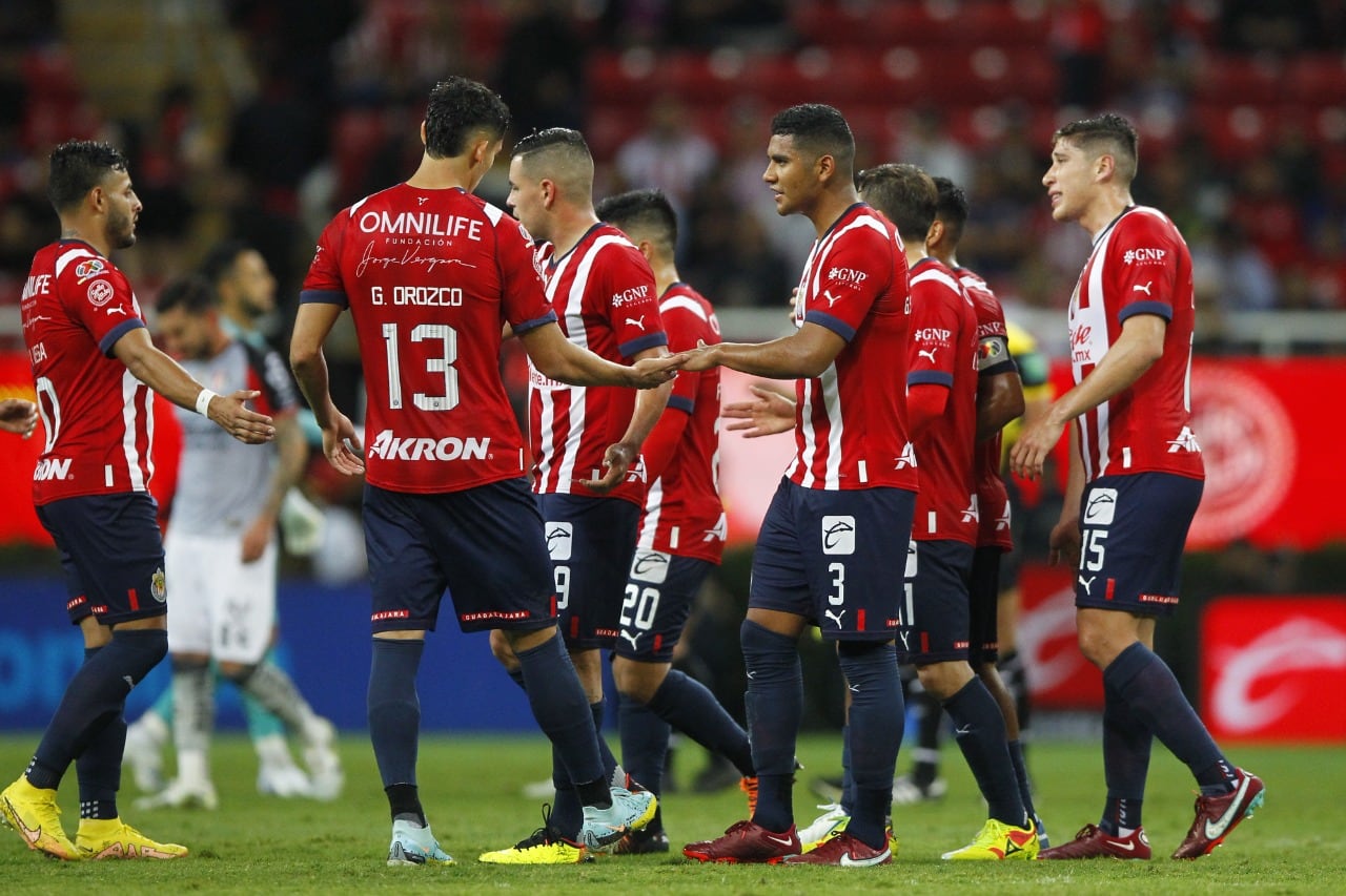 Jugadores de Club Chivas tras el Clásico Tapatío