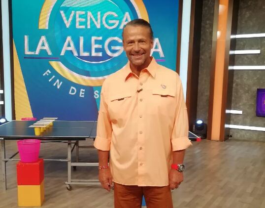 Alfredo Adame, conductor.