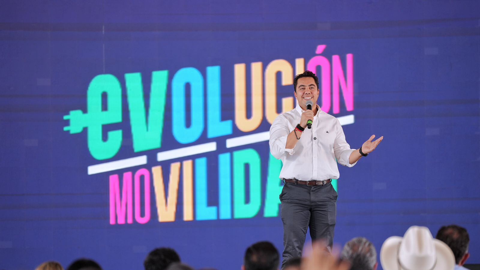 Felifer Macías impulsa movilidad sustentable con Qrobici y Eqrobus en Querétaro