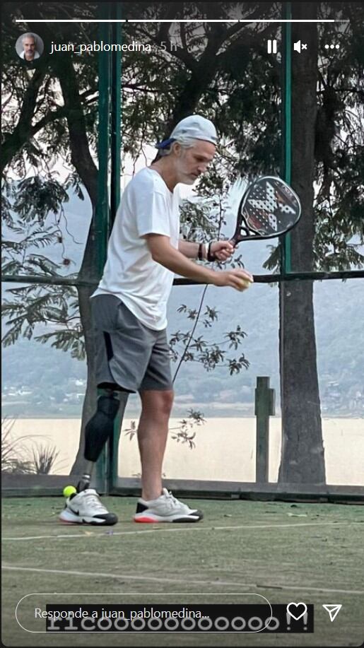Juan Pablo Medina juega tenis