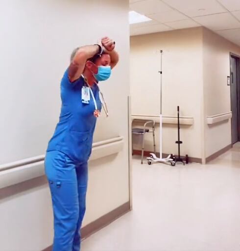 Enfermera graba TikTok tras muerte de su paciente