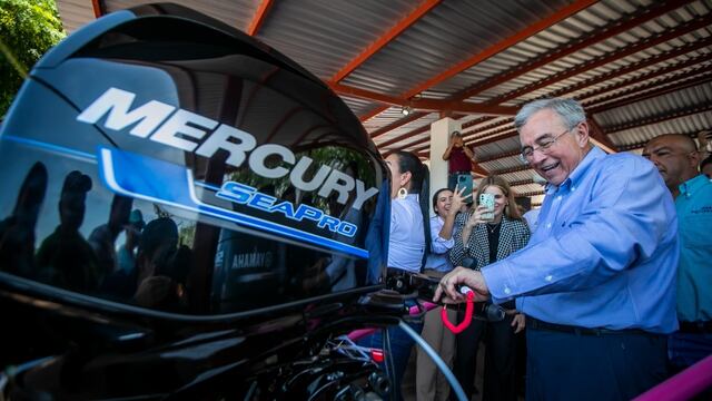 Rubén Rocha encabeza entrega de apoyos para la adquisición de motores marinos en Sinaloa