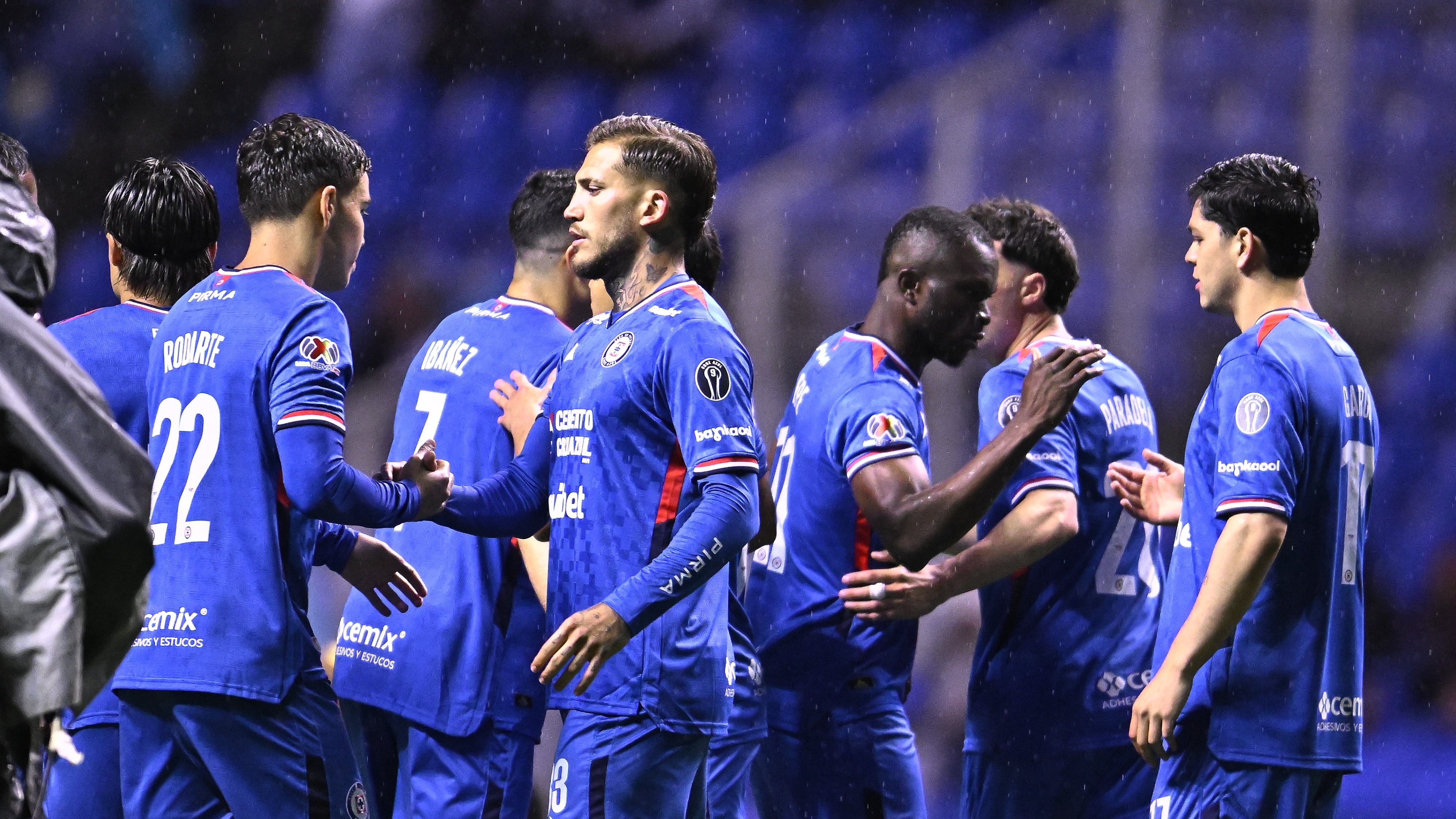Cruz Azul cae 2-1 ante Pachuca en el Estadio Cuauhtémoc