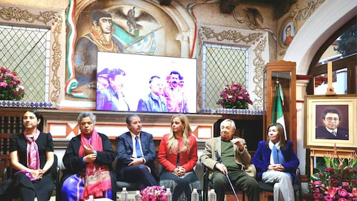 Beatriz Paredes recibe la Medalla “Manuel Aguilera Gómez” por su trayectoria en la vida pública