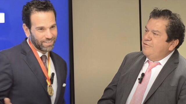 Carlos Loret de Mola recibe la presea Ricardo Rocha Libertad de Expresión 2024