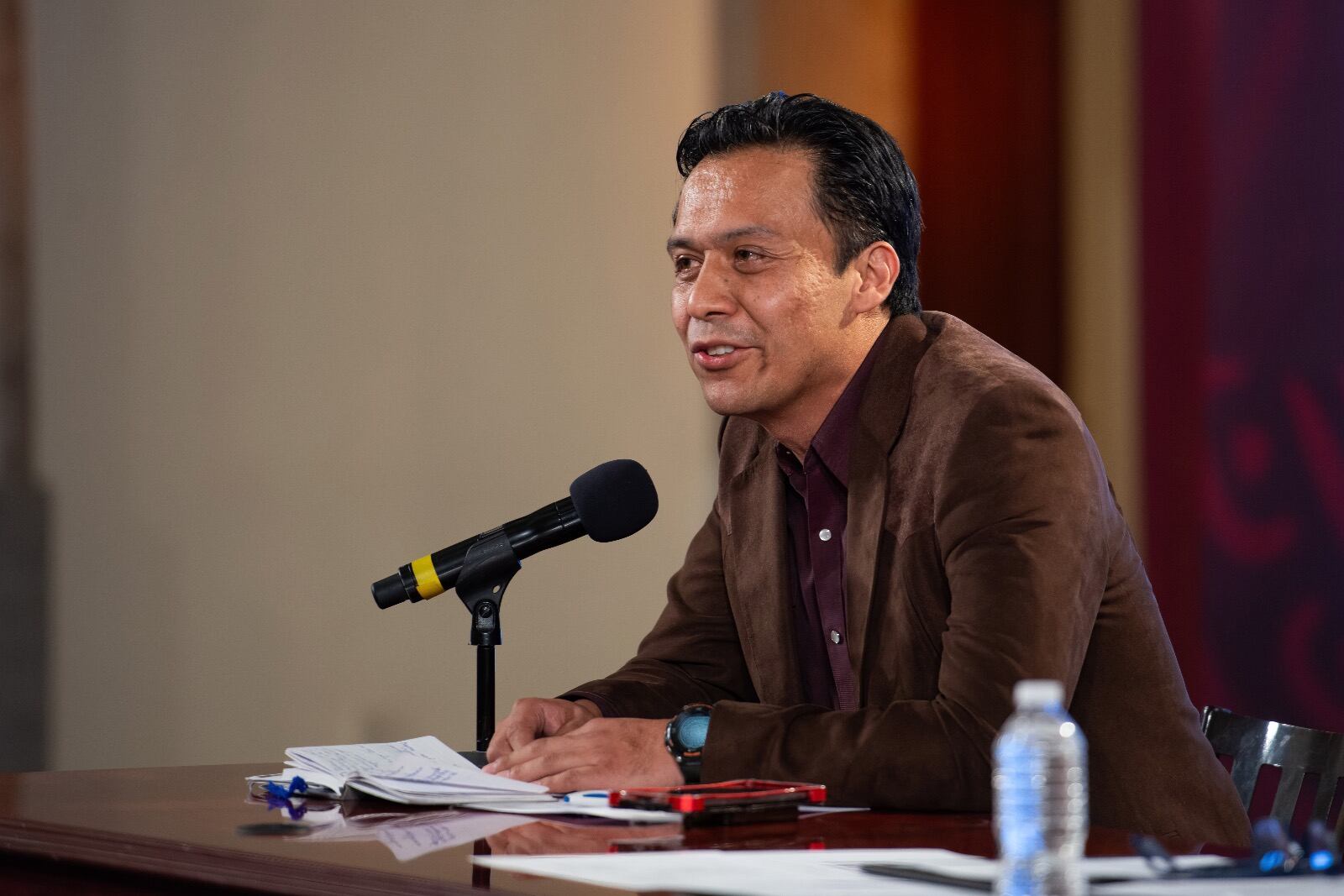 Marx Arriaga agradece a detractores promoción y tiempo dedicado a nuevos libros de la SEP