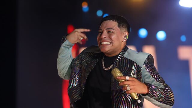 Eduin Caz, cantante de Grupo Firme en el concierto del Zócalo.