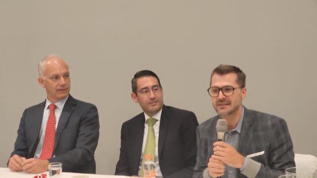 Juan Carlos Natale promueve a Marcelo Ebrard en Puebla con poco éxito ante un foro vacío