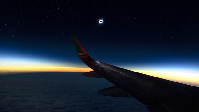 Eclipse solar desde un avión
