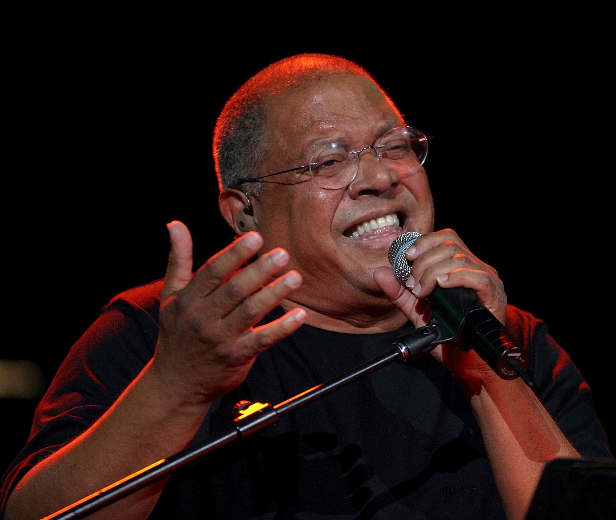 Pablo Milanés en un Concierto en el Teatro Nacional en La Habana, Cuba en 2004