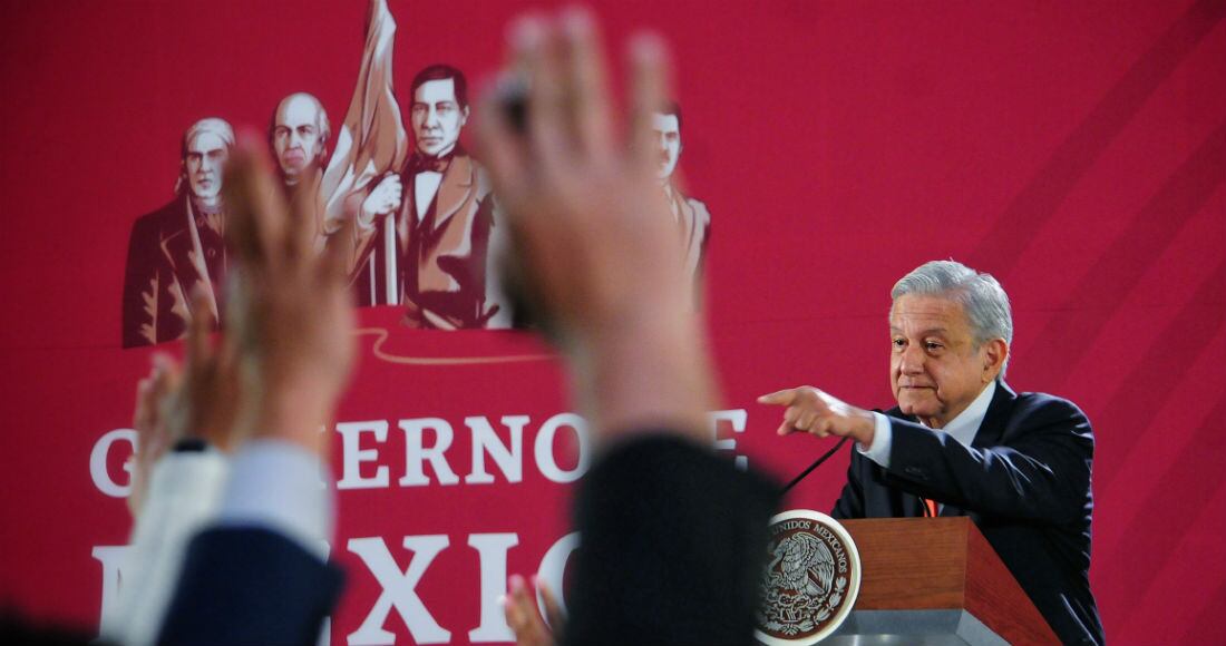 Hoy Andrés Manuel invistió como periodistas a los youtubers.