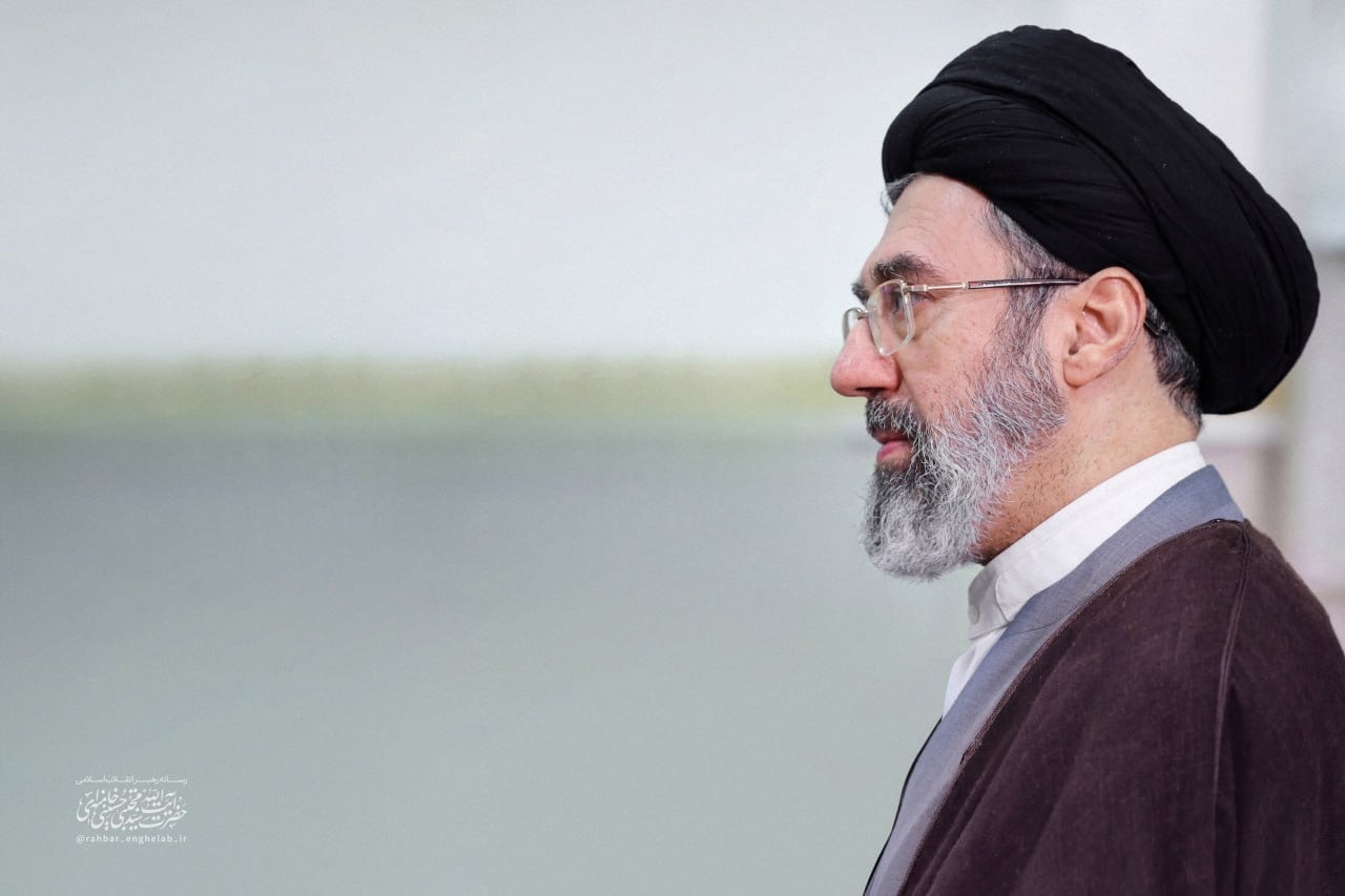 Fotografías del ayatolá Seyyed Mojtaba Hosseini Khamenei, Líder Supremo de la Revolución Islámica.