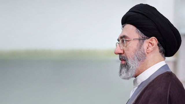 Fotografías del ayatolá Seyyed Mojtaba Hosseini Khamenei, Líder Supremo de la Revolución Islámica.