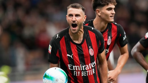 Santiago Giménez podría volver a jugar en un mes tras su lesión