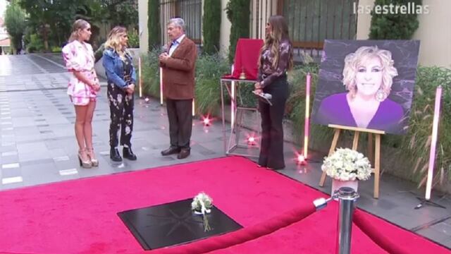 Magda Rodríguez recibe placa en la plaza de ‘Las Estrellas’