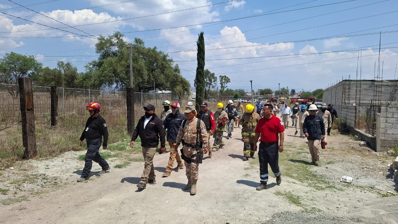 Pemex reporta 4 atrapados en derrumbe de túnel clandestino en Acolman, Edomex
