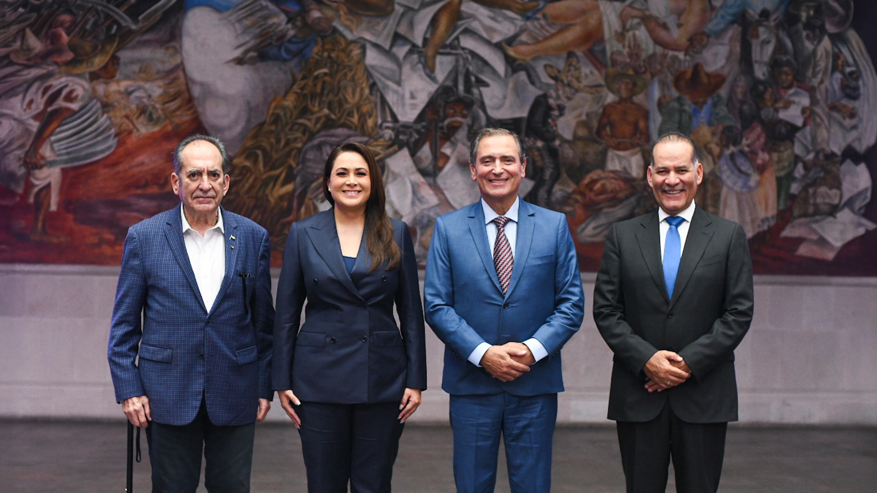 Tere Jiménez celebra diálogo intergeneracional con gobernadores de Aguascalientes en su tercer informe