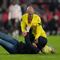 VIDEO: Fan del PSV se mete al campo de juego para golpear al portero del Sevilla FC