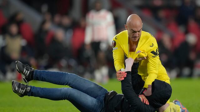Dmitrovic agredido por fan del PSV