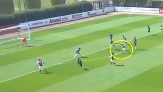 Marcelo Flores marca gol con academia del Arsenal FC