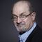 Recompensa por Salman Rushdie, escritor de 'Los versos satánicos', asciende a 3.9 mdd