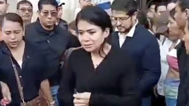 Norma Otilia en el funeral de Alejandro Arcos