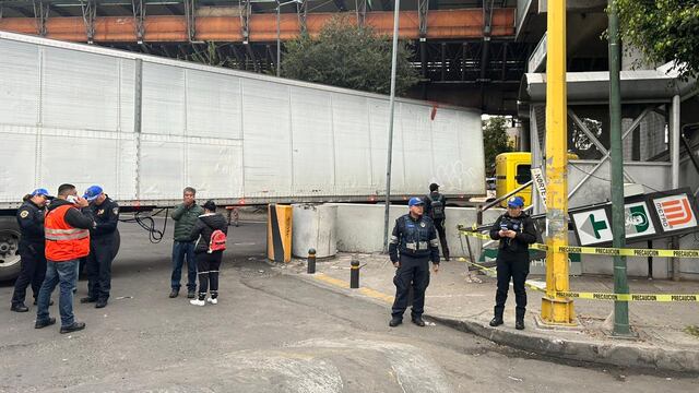 Metro CDMX: Tráiler se atora en Flores Magón de la Línea B