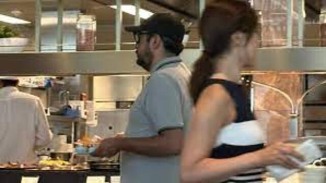 López Beltrán desayuna en Tokio