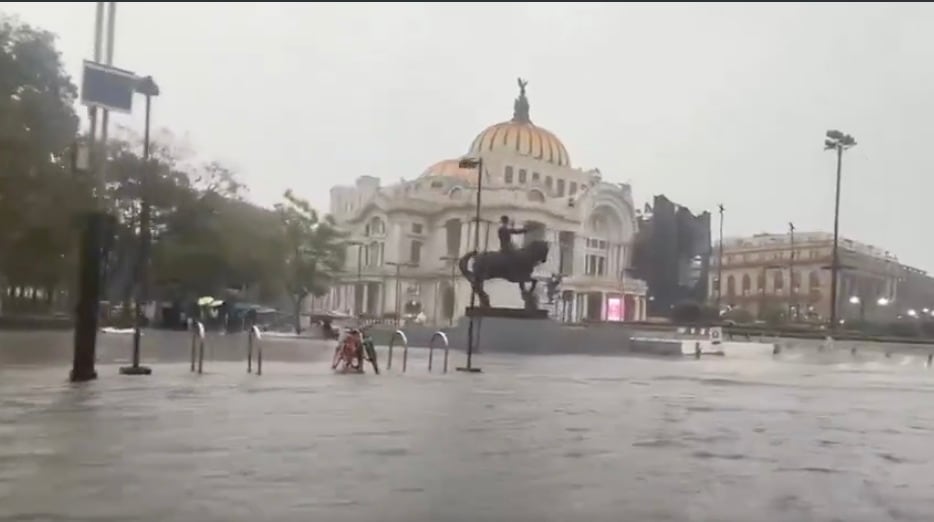 Reportan inundaciones en Bellas Artes y Alameda Central