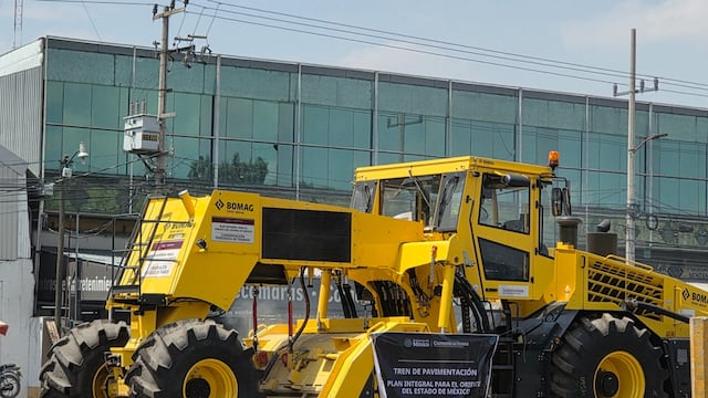 SICT avanza en entrega de trenes de repavimentación para modernizar carreteras.