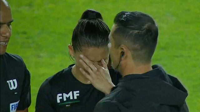 Las lágrimas de Karen Hernández al terminar de arbitrar su primer partido de Liga MX