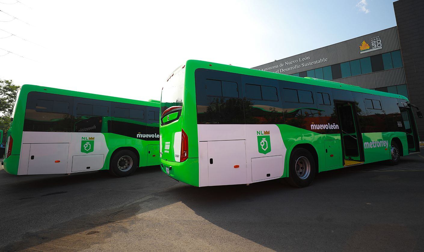 Samuel García inicia operación de nueva Ruta de Transmetro