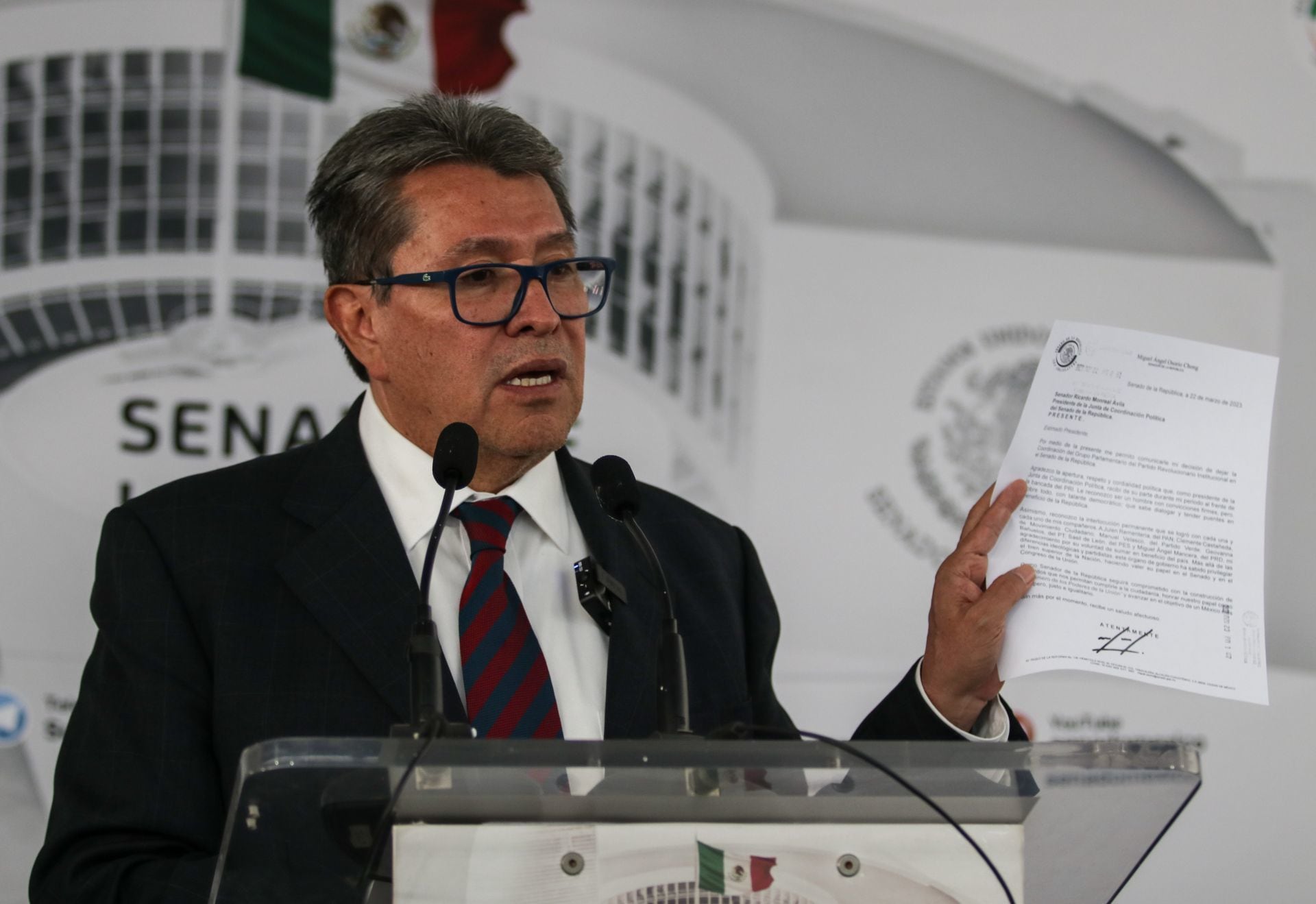 Ricardo Monreal ofreció su conferencia de prensa para hablar sobre la renuncia del senador Miguel Ángel Osorio Chong a la coordinación del grupo parlamentario PRI.