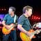 Glastonbury 2024: Michael J. Fox aparece con Coldplay para tocar la guitarra