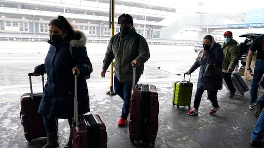 Tormenta invernal en Nueva York provoca vuelos cancelados y estado de emergencia