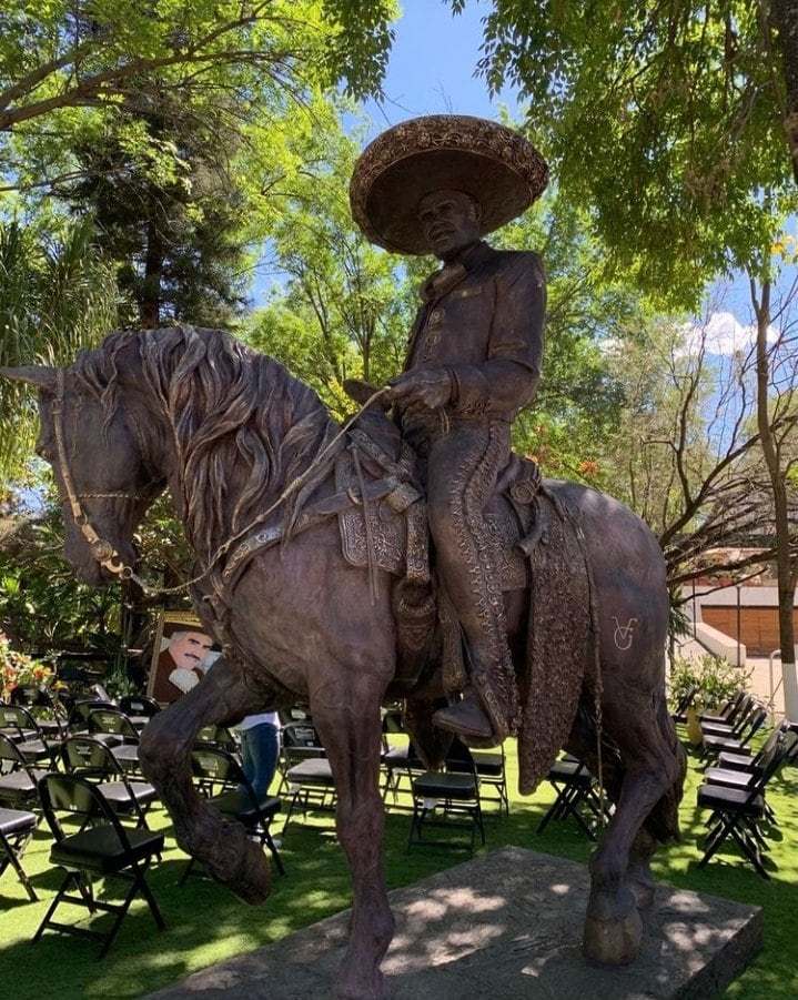 Estatua de Vicente Fernández