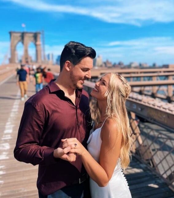 Hollee Lynnea-Kolenda Darnell y su esposo